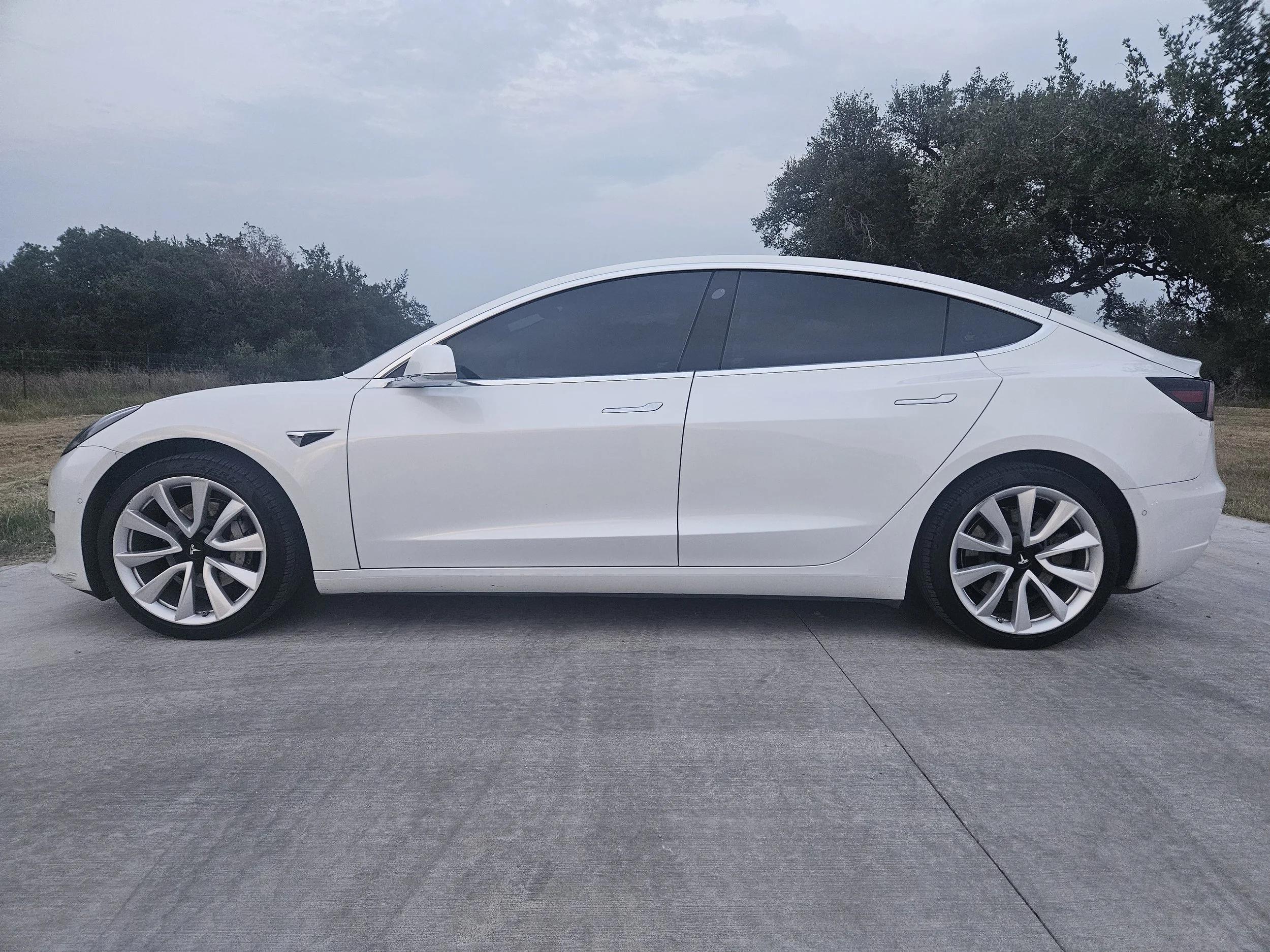 tesla model 3 2019 5YJ3E1EB3KF195577 image tesla model 3 2019 5YJ3E1EB3KF195577 image